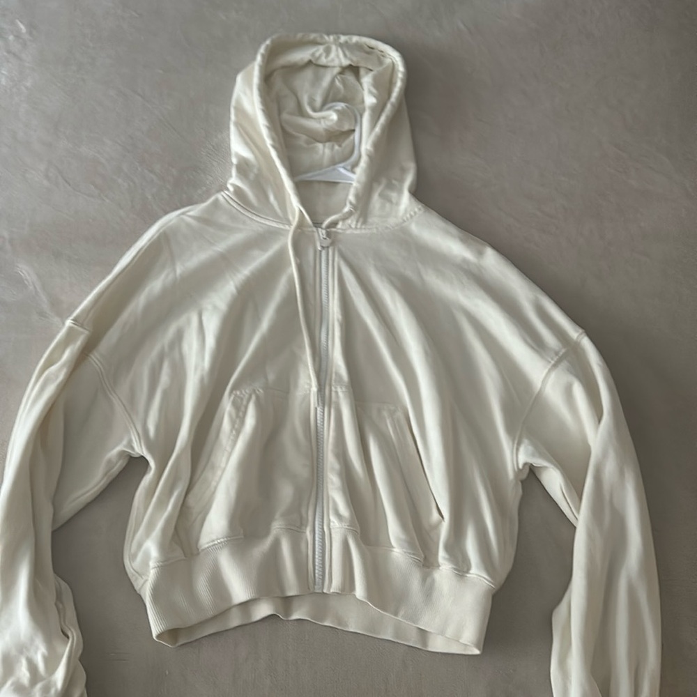 Cream cropped Fabletics sweater jacket